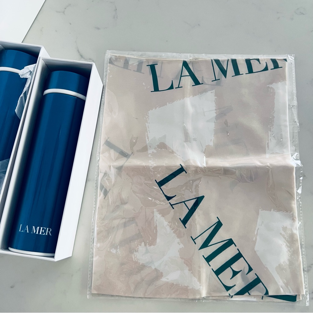 La Mer Vip Bundle 2 Brand New Water Bottles  Luxe Silk Scarf